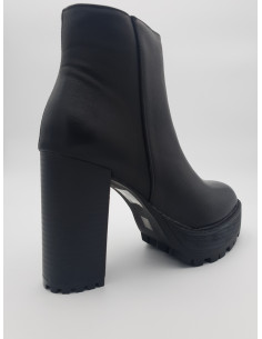 Bottines à talon haut et... 2