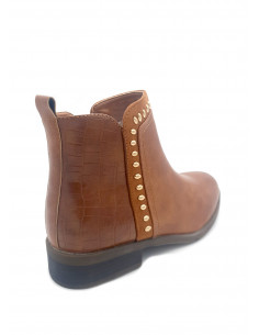 Bottines camel à talon plat... 2